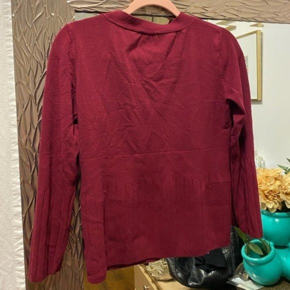 San Francisco Pretty Wine Red Stretch Knit V Neck Sweater With Zipper Accents - Picture 8 of 10